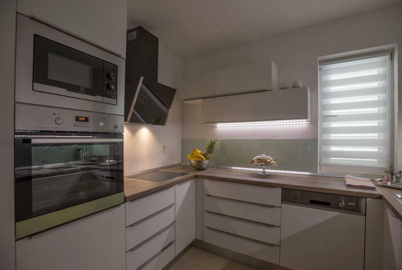 شقة Andor - Lux, Two Beautiful Terraces With Sea & Sunset View ماكارسكا المظهر الخارجي الصورة